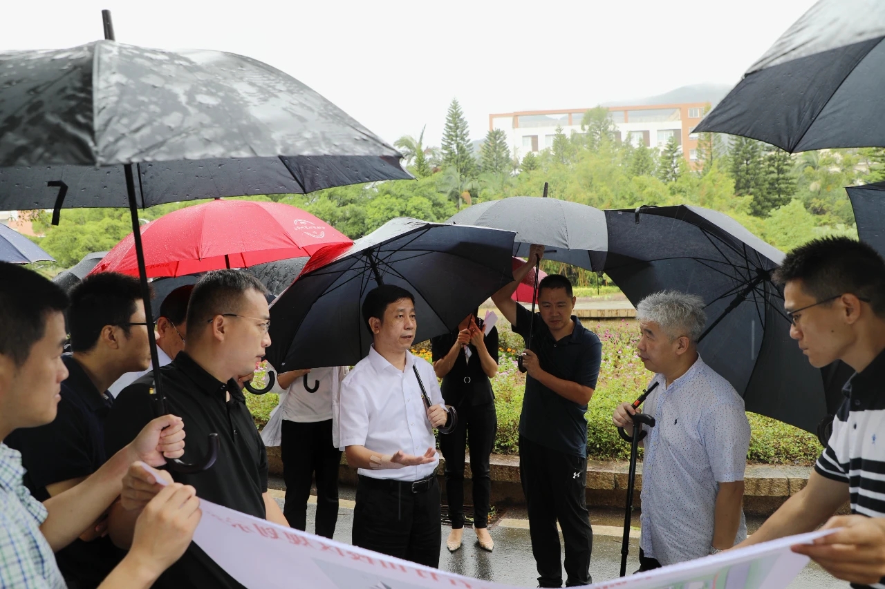 10月12日上午,福清市委副书记,代市长吴永忠带领福州新区福清功能区